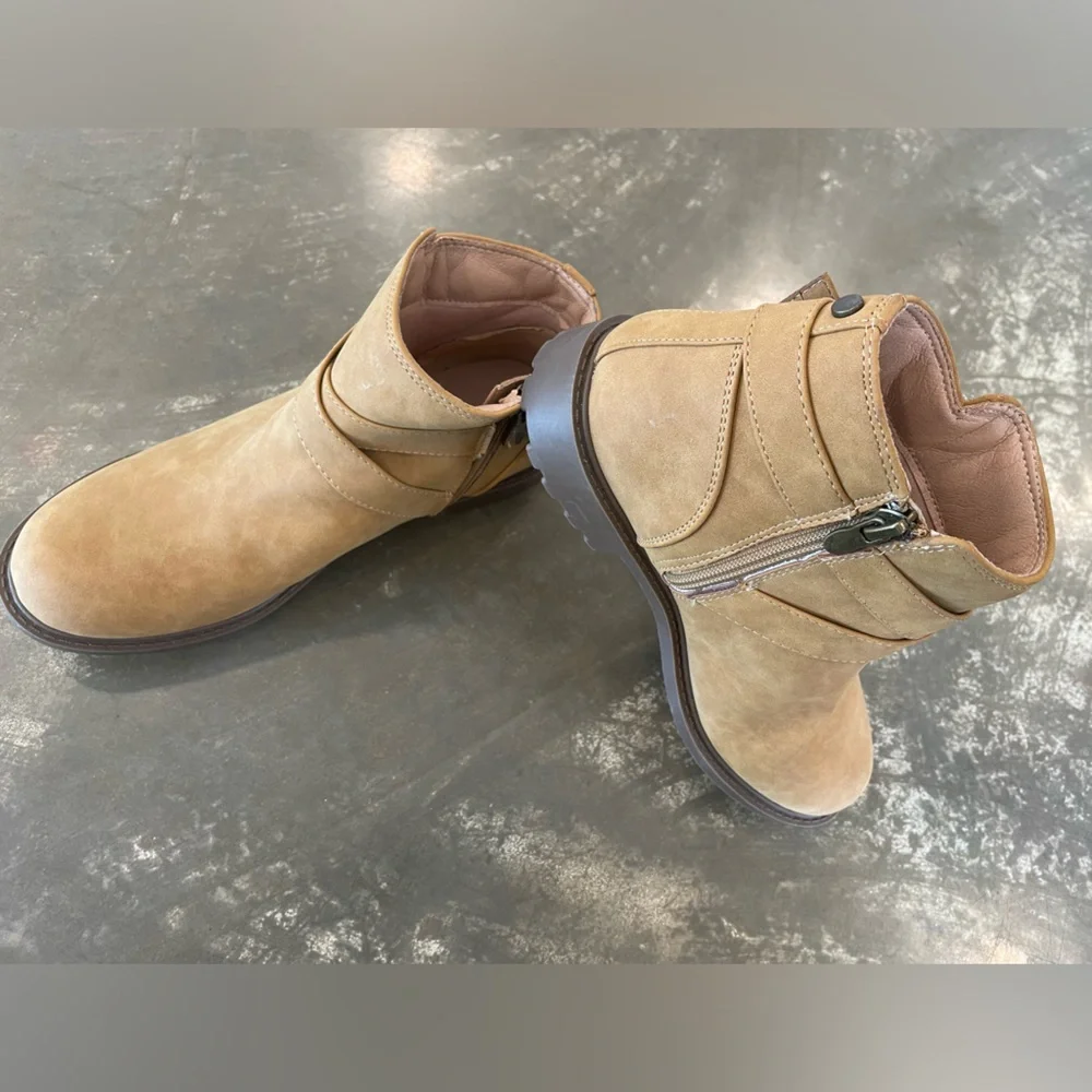 ZBY Boots Size 4 Ankle Bootie Tan Suede Side Zip Casual Comfort‎ Block Heels